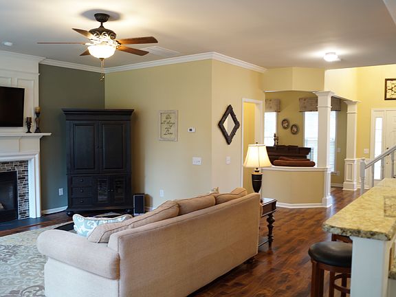 5th image of 3912 Manor House Dr