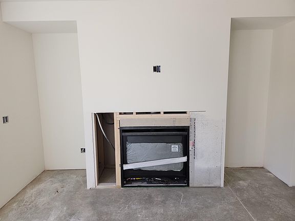 5th image of 362 Solomia Ct