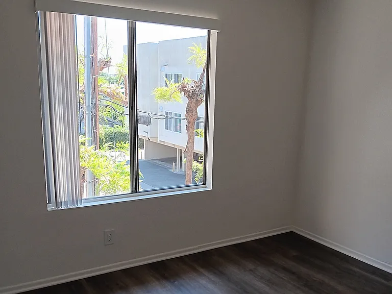 1230 W 39th St #1230 — Photo 10