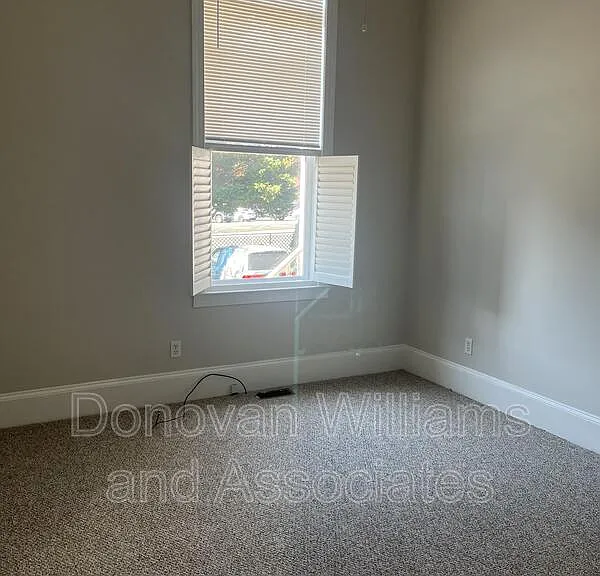 135 E Wilson Ave #E — Photo 11