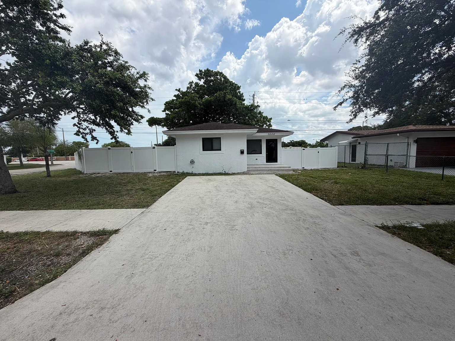 3 bed, 2.0 bath, 1206 sqft, $3,600 — Photo 3