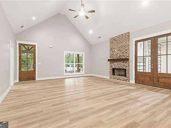 3rd image of 330 Old Sandhill Rd