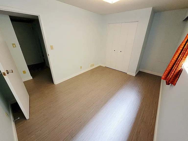 52XX Hoy St — Photo 2