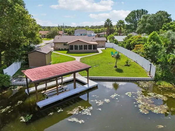 27805 Lois Dr, Tavares, FL 32778