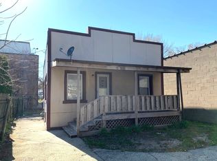 566 S Genesee St, Waukegan, IL 60085