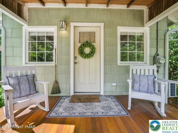 221 John St, Pocono Pines, PA 18350