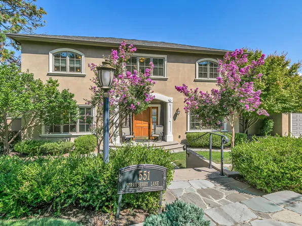 551 Strawberry Ln, Ashland, OR 97520