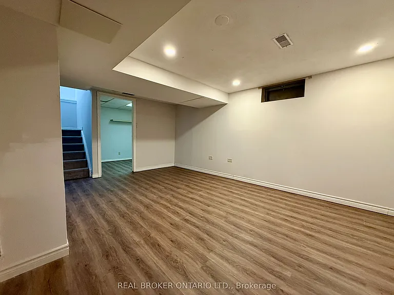 93 Melanie Cres — Photo 30