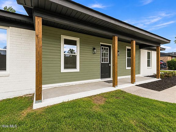 3rd image of 315 Miramar Drive