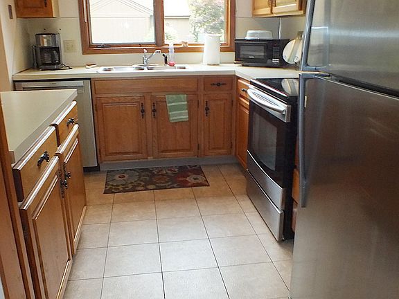 5th image of 848 York Ave