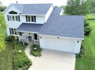 406 S Cottrell Dr, Saukville, WI 53080