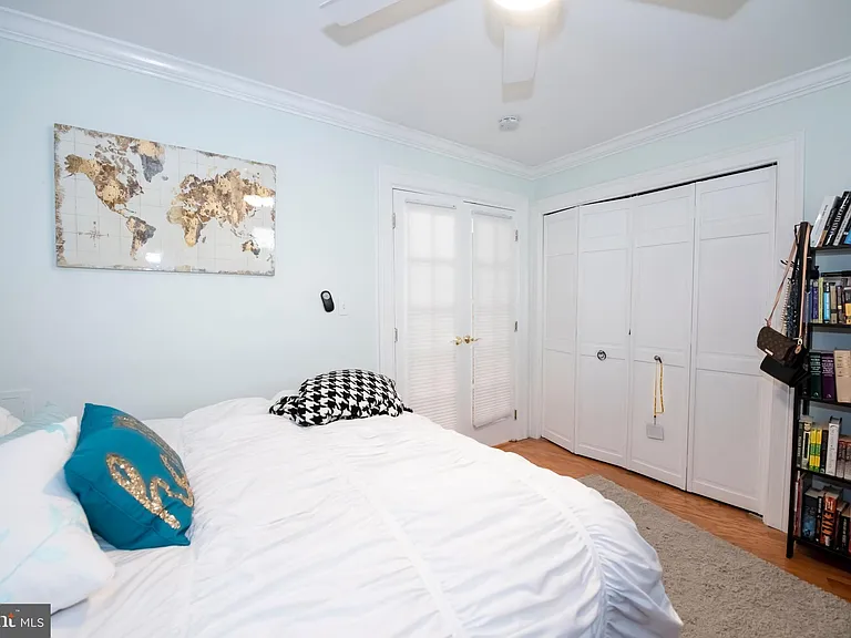 7036 Strathmore St #211 — Photo 17