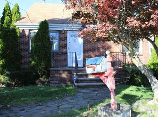 8 Maple Rd, Iselin, NJ 08830