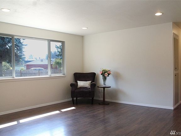 3rd image of 12606 107th Avenue Ct E
