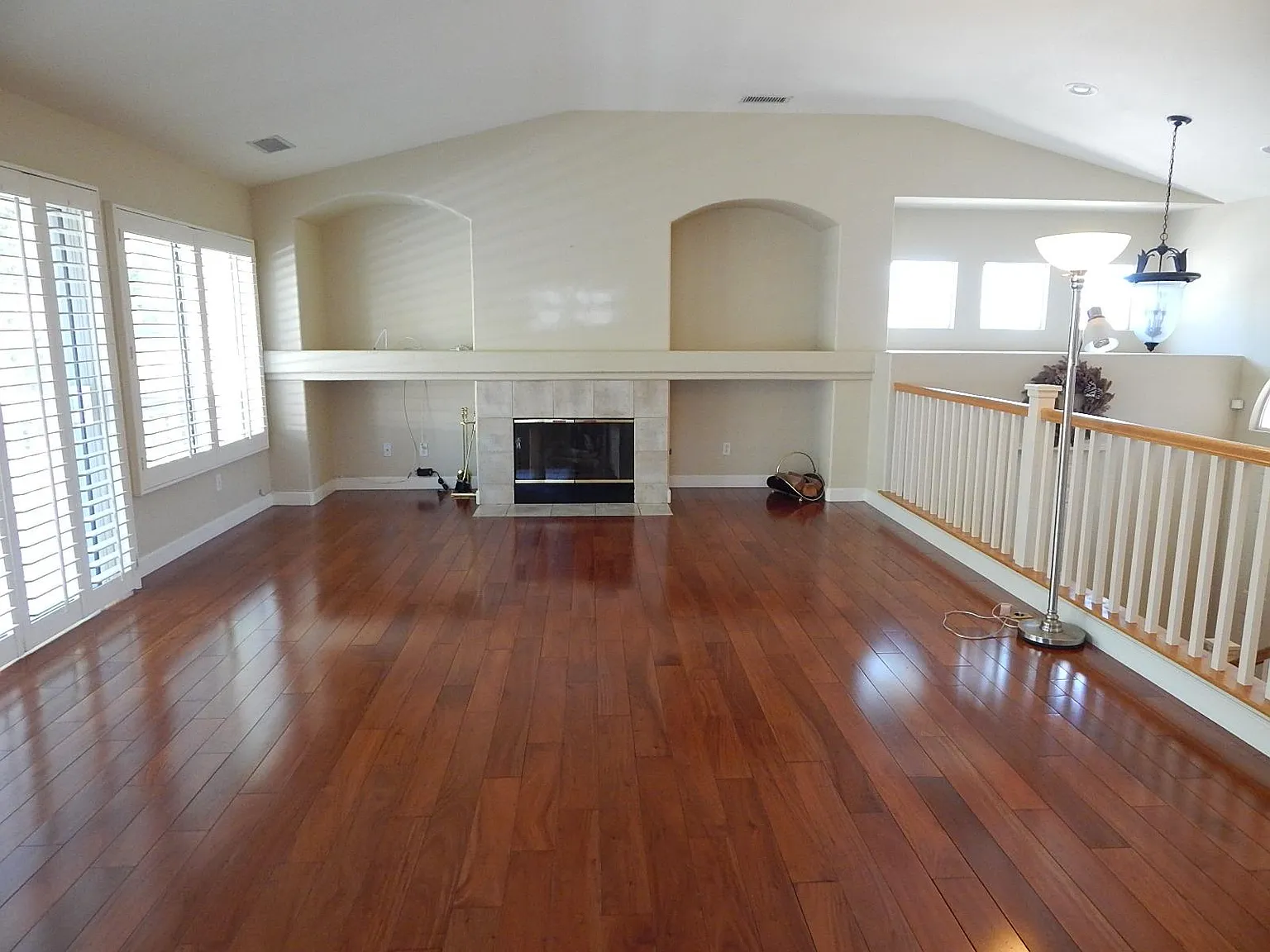 4 bed, 2.5 bath, 2266 sqft, $4,400 — Photo 3