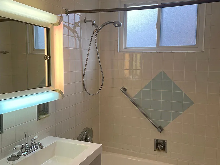 1116-22 Greenleaf Ave #2-G — Photo 27