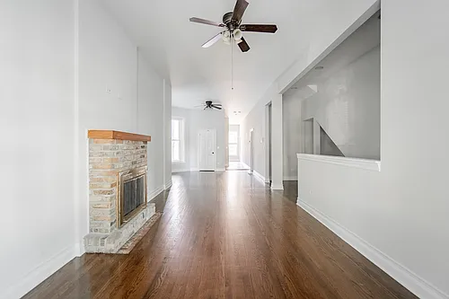 933 W Newport Photo 1