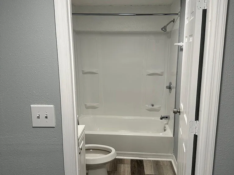 2435 Edwin St NE #4 — Photo 9
