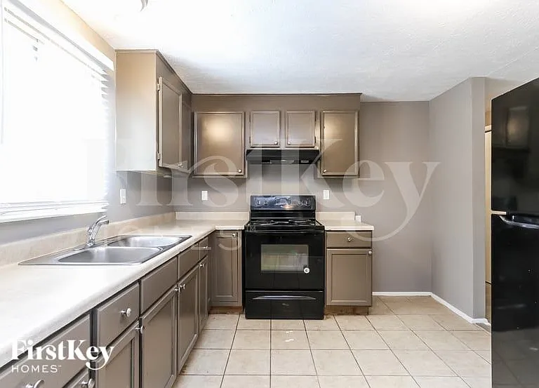 910 Woodlark Dr — Photo 4