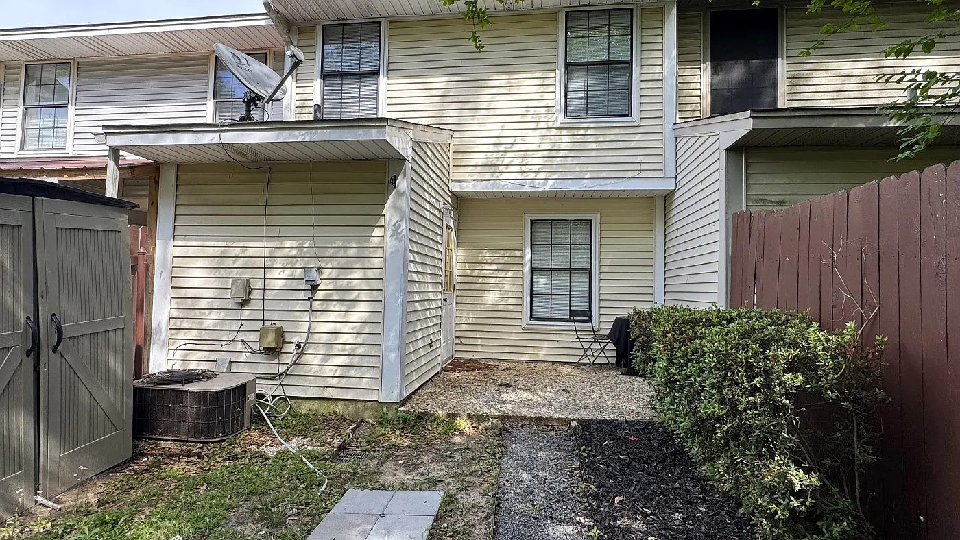 2 bed, 1.5 bath, 1140 sqft, $1,300 — Photo 3