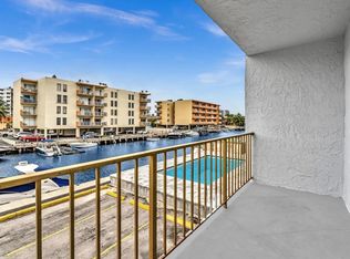 3636 NE 168th St #2B-2BA-950SQFT, North Miami Beach, FL 33160