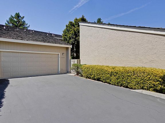 3rd image of 2463 Golf Links Cir