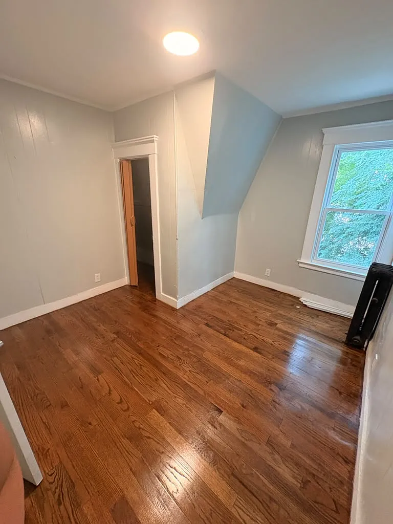5 bed, 1338 sqft, $2,700 — Photo 3