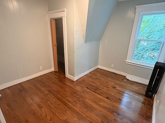 3rd image of 254 Ferry St