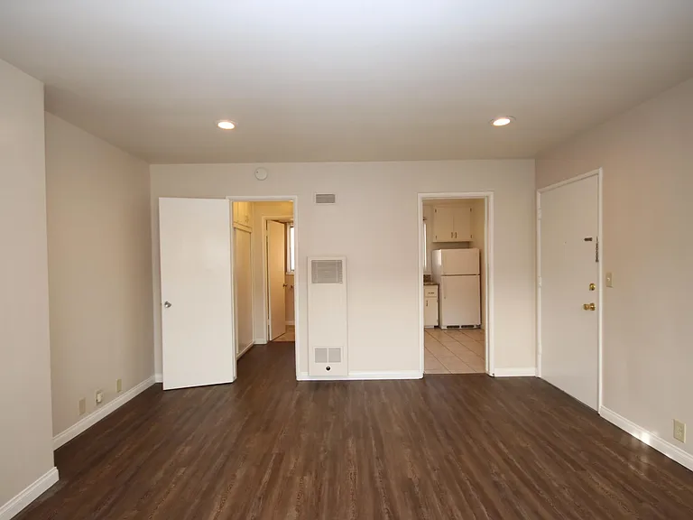 343 S Madison Ave #8 — Photo 10