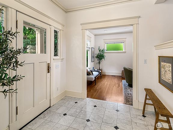 3rd image of 939 13th Avenue E