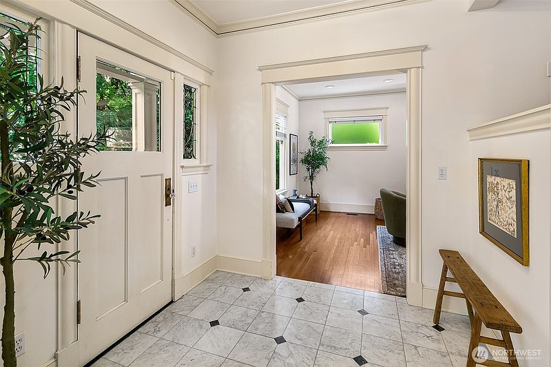 3rd image of 939 13th Avenue E