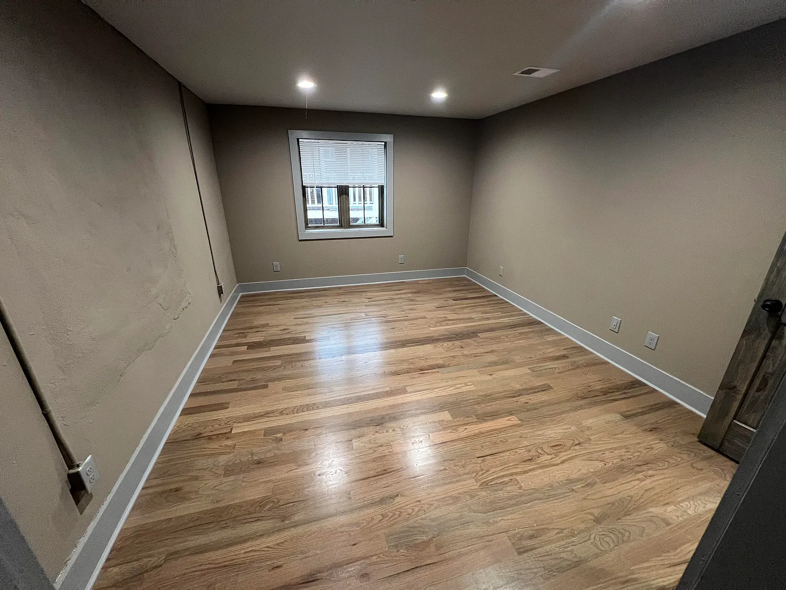 3 bed, 1300 sqft, $2,000 — Photo 4