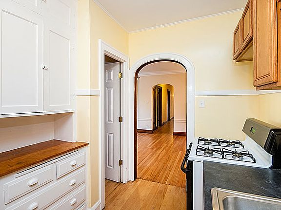 2nd image of 1012 N Austin Blvd APT 2N