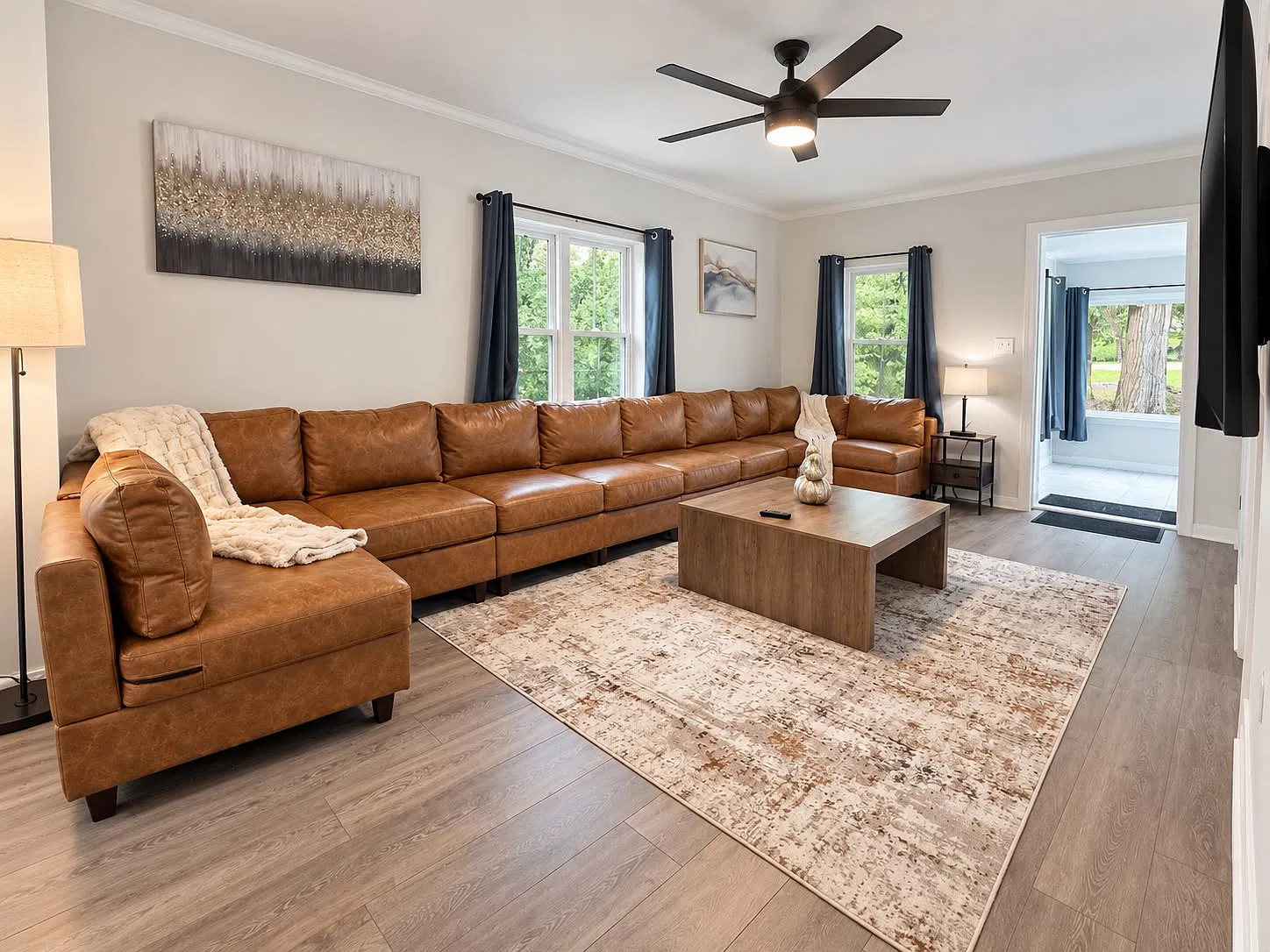 6 bed, 2502 sqft, $9,900 — Photo 1