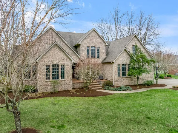 555 E Cambridge Ln, Nicholasville, KY 40356