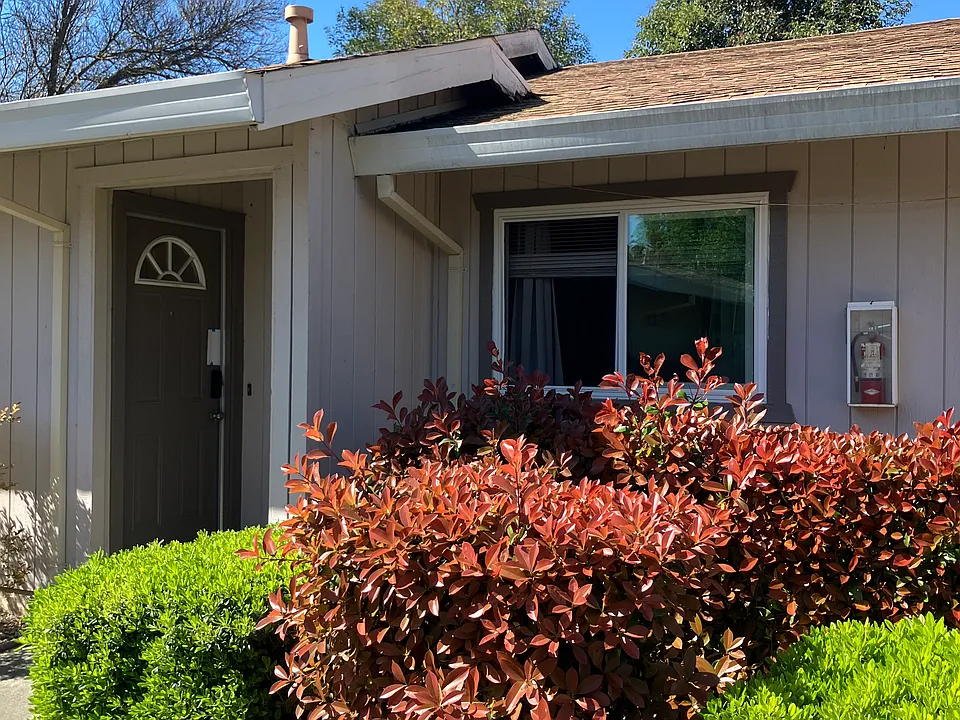 Glide Place Apartments