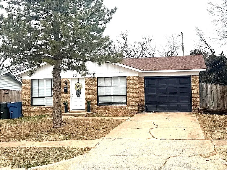 301 Winding Ln — Photo 1