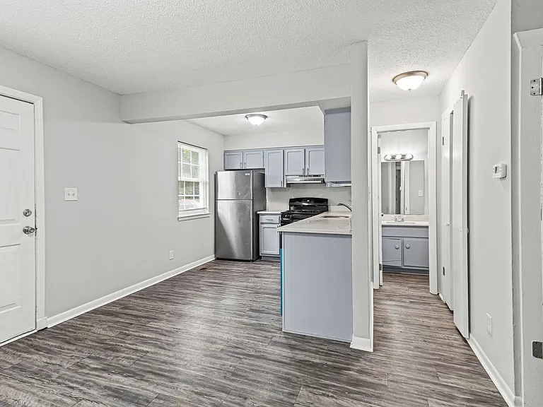 Redwood Village Townhomes — Photo 33