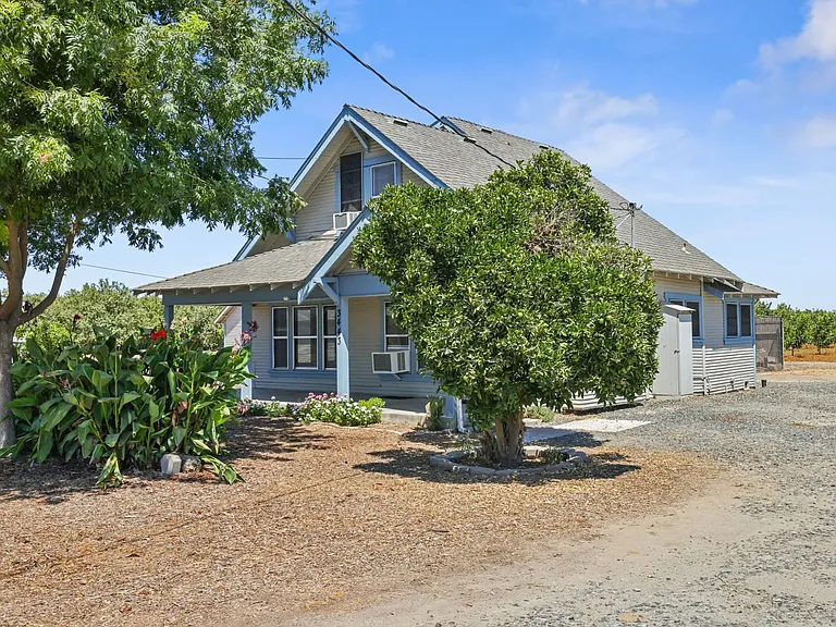 3443 Kansas Ave — Photo 1