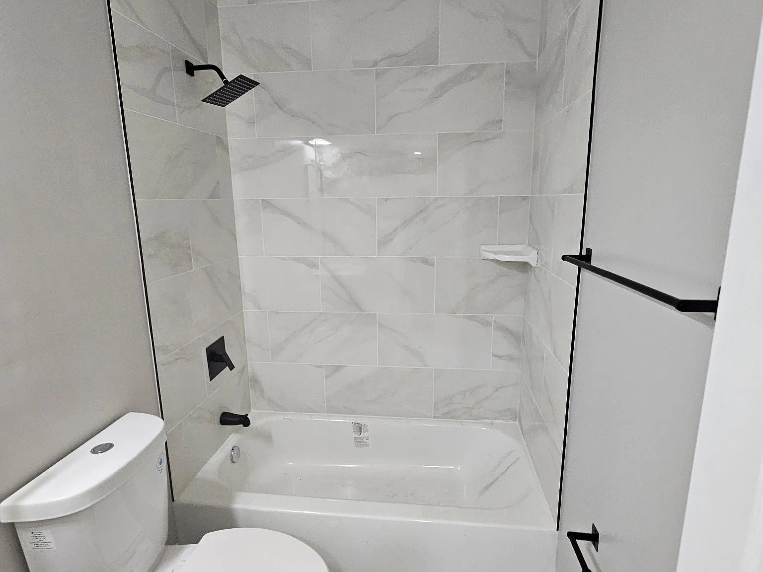 3 bed, 900 sqft, $2,200 — Photo 2