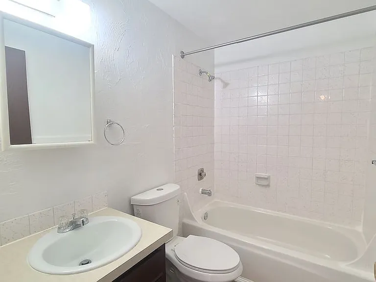 2410-2414 E Queen Ave. — Photo 9