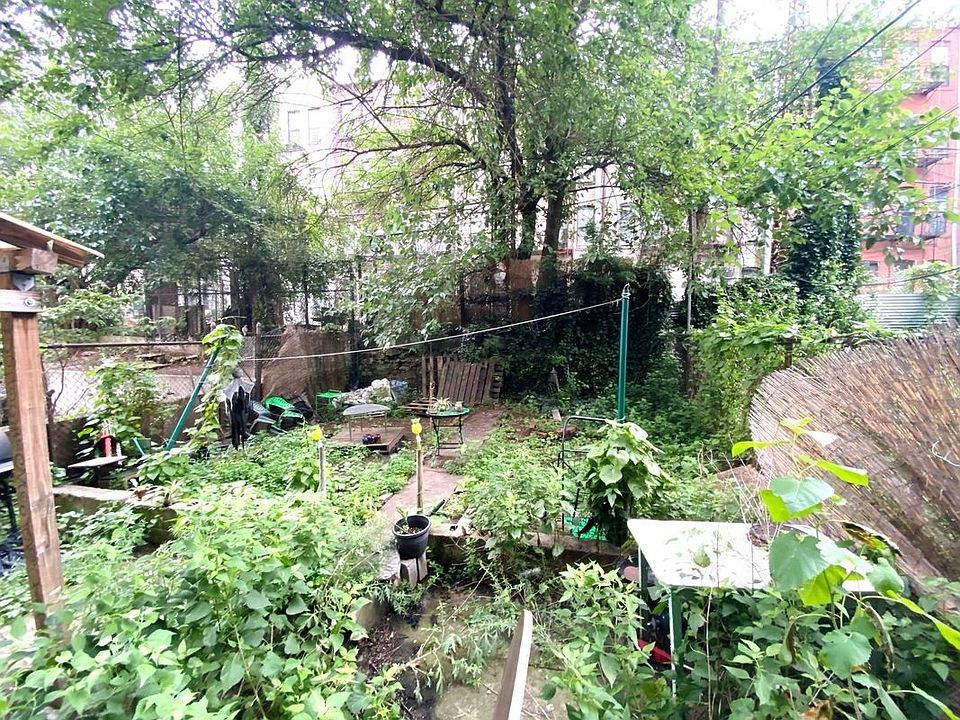 1st image of 420 Melrose St APT 1