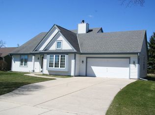 217 S Cottrell Dr, Saukville, WI 53080