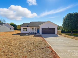 8 Colonial Ave, Granite Falls, NC 28630