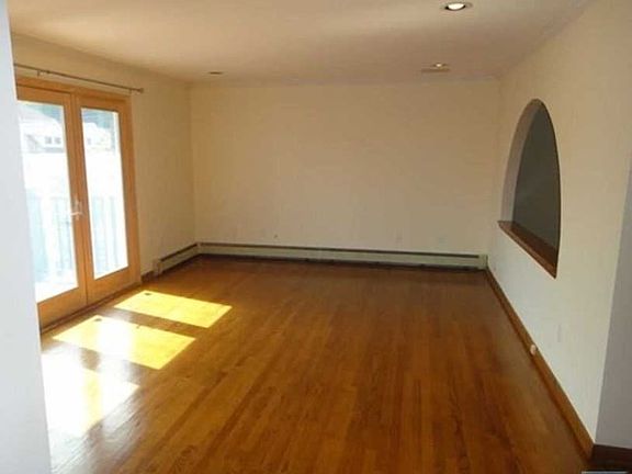 3rd image of 29 Marion Ave #2