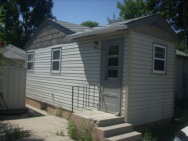 1st image of 331 1/2 Alderson Ave