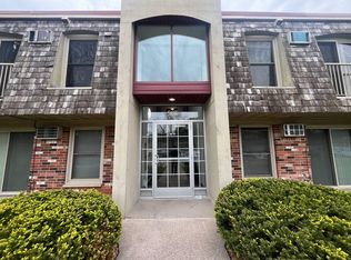 907 11th Ave S APT 7, Hopkins, MN 55343