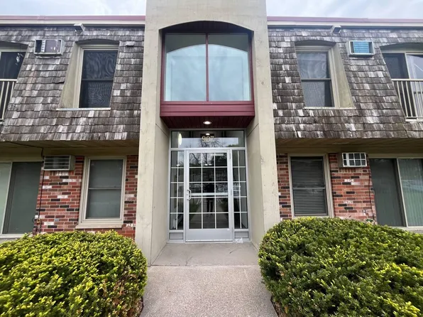 907 11th Ave S APT 7, Hopkins, MN 55343