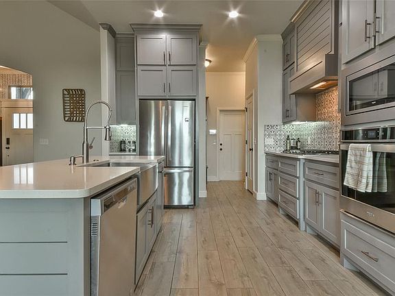 4th image of 1208 N Wisteria Ter