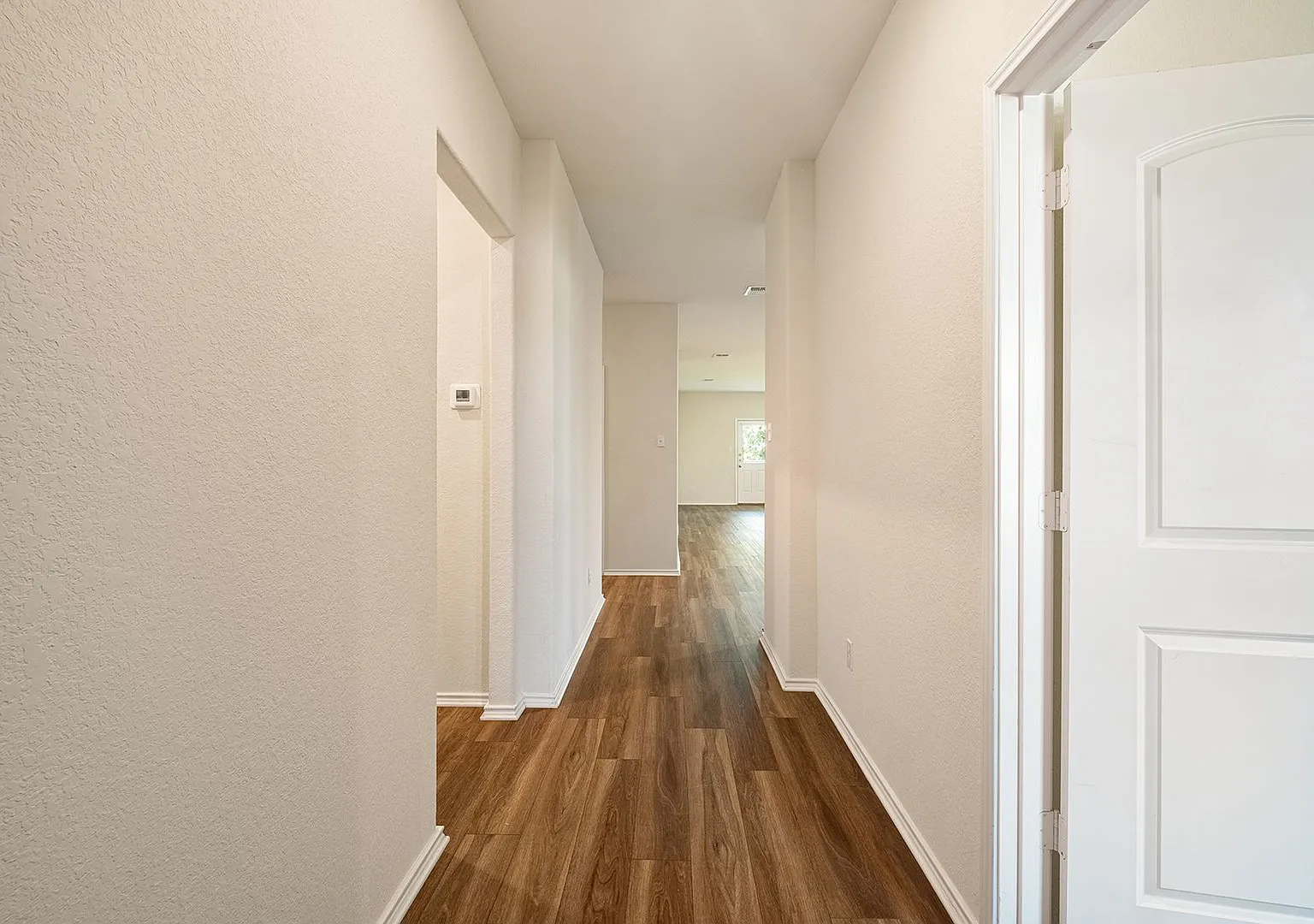 Thriving 4 Bedroom, 3 Bath, 1-Story Home in Taylor! — Photo 4